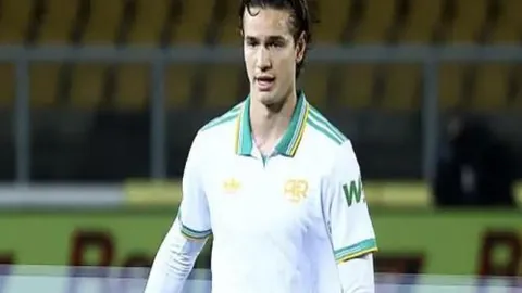 “勇士队缅怀伊戈达拉，退役9号球衣，荣耀传承其四冠传奇”